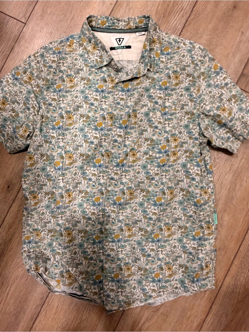 VISSLA Men's Floral Short Sleeve Shirt in Teal & Mustard